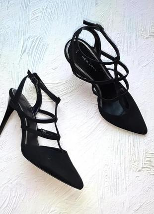 💝2+1=4 крутые черные замшевые босоножки на каблуке с острым носиком new look, размер 39
