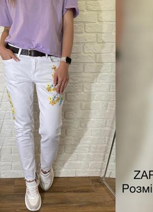 Нереально крутые джинсы с вышивкой zara