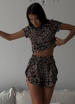 Пижама женская трендовая с леопардовым принтом футболка шорты короткие на высокой посадке