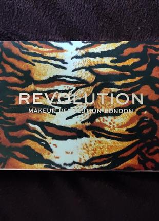 Палетка теней makeup revolution wild animal palette