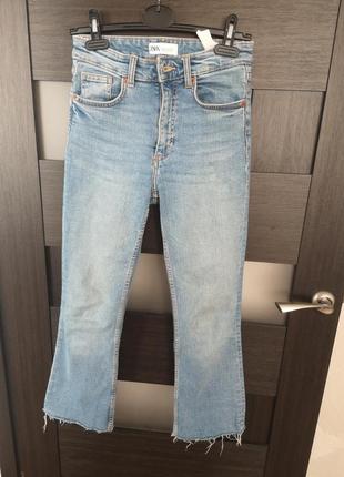 Укороченные джинсы zara