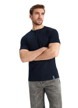 Мужская футболка "buttons" темно-синяя. размер 42.