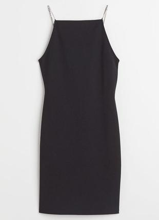 Маленькое черное платье с тонкими бретешками со стразами