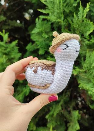Вязана іграшка амігурумі равлик зефірка з печивом м'яка іграшка хендмейд