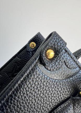Чорна зерниста шкіряна натуральна жіноча сумка louis vuitton шлеппер луї віттом широкий ремінець на плечі лого6 фото