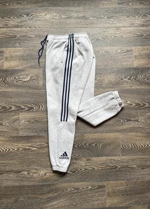 Оригинальные спортивные штаны adidas