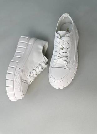 Кеды женские из джинса белого цвета