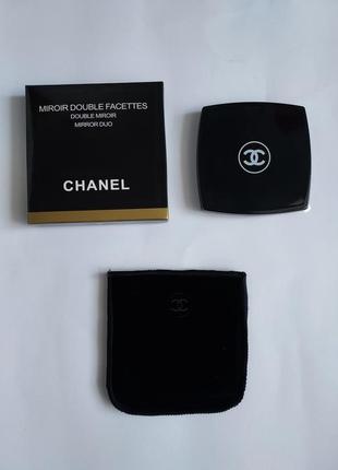 Маленькое черное косметическое зеркало chanel