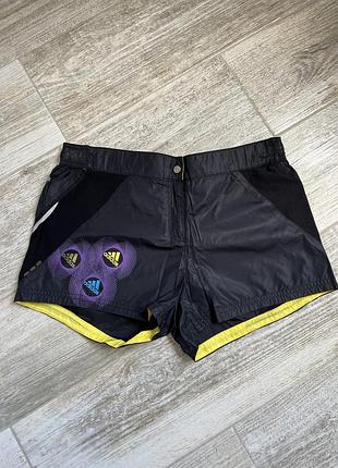 Спортивные шорты