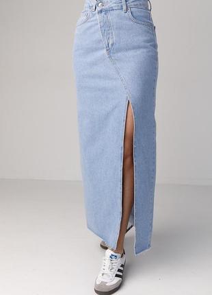 Джинсовая юбка с разрезом и боковым гульфиком7 фото