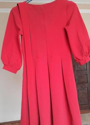 Дуже гарна червона сукня