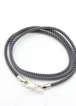 Сірий шовковий шнурок із срібною застібкою. срібло 925.