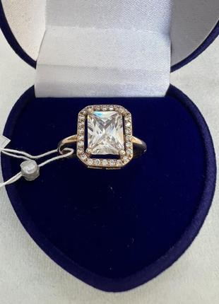 Позолоченное серебряное кольцо с белым цирконом 925 пробы