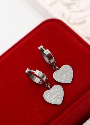 Серьги "heart" в стиле tiffany из коллекции ювелирной бижутерии. ювелирная сталь