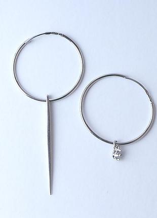 Серьги кольца серебряные с фианитами, родированые. "асимметрия".