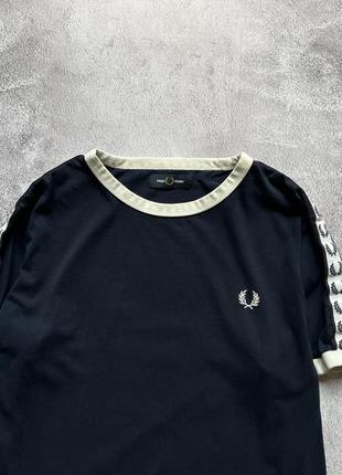 Футболка fred perry на лампасах2 фото