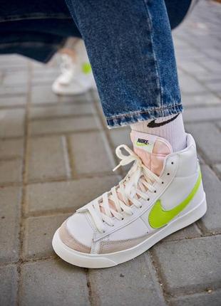 Жіночі кросівки nike blazer high green logo знижка sale  | smb3 фото