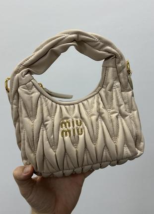 🔥 miumiu wander matelassé nappa leather mini hobo bag beige  ki34001