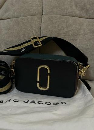 Сумка marc jacobs (марк джейкобс) the logo strap snapshot small camera bag