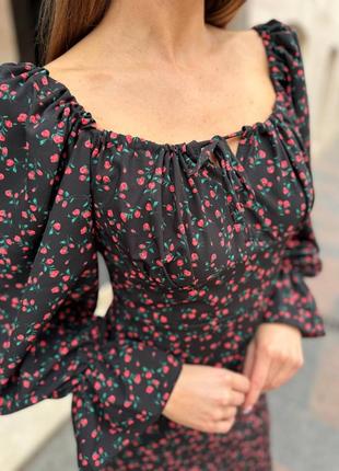 Платье миди женское в цветочек крестьянка приталенное корсетное со шнуровкой прямого кроя с рукавами фонариками буф чёрное  софт2 фото
