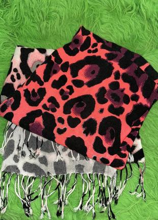 Яскравий широкий м’ягенький шарф в актуальний леопардовий принт
