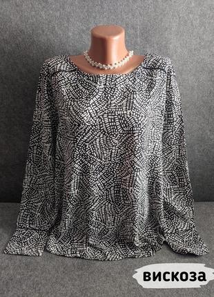 Свободная блуза из вискозы в черно-белого цвета 48-50 размера