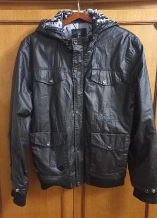 Куртка billabong з капюшоном, утеплена, вітрозахисна.