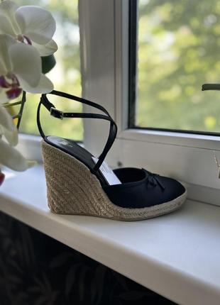 Босоніжки танкетка zara