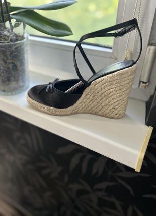 Босоніжки танкетка zara