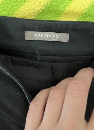 Мини юбочка из эко кожи с вышивкой4 фото