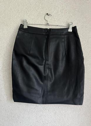 Мини юбочка из эко кожи с вышивкой3 фото