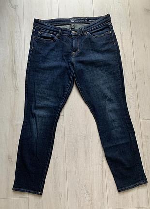 Вкорочені джинси з низькою посадкою.