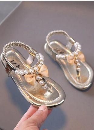 Гарні босоніжки