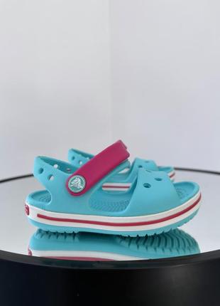 Комфортные практичные босоножки  crocs