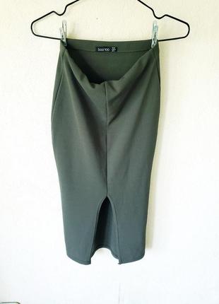 Стречевая текстурированная миди юбка карандаш на комфортной талии оттенка хаки boohoo5 фото