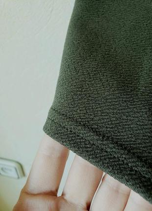 Стречевая текстурированная миди юбка карандаш на комфортной талии оттенка хаки boohoo3 фото