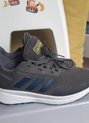 Кроссовки adidas, 30р