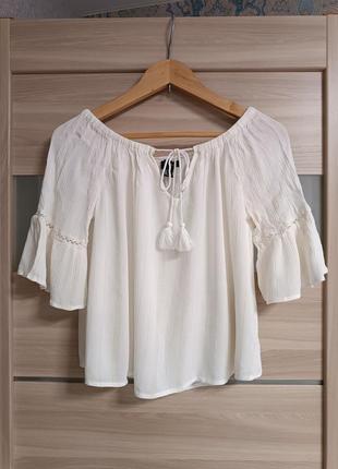 Красивая легкая блуза с кисточками