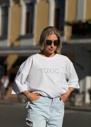Качественная трендовая женская оверсайз футболка с камушками toxic стильная из кулира