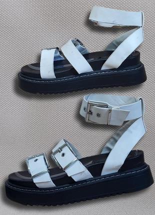 Классные белые сандали - босоножки. bershka. размер  37.2 фото