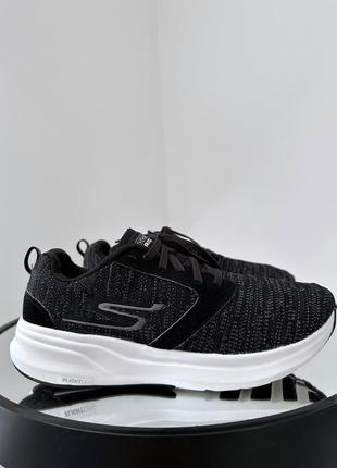 Чудові легкі кросівки skechers