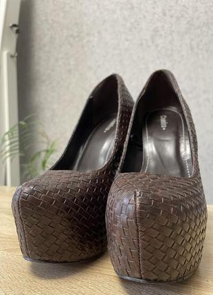 Туфли на высоком каблуке и платформе коричневые6 фото