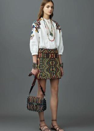 Постіндер від valentino: українська вишиванка по-новому