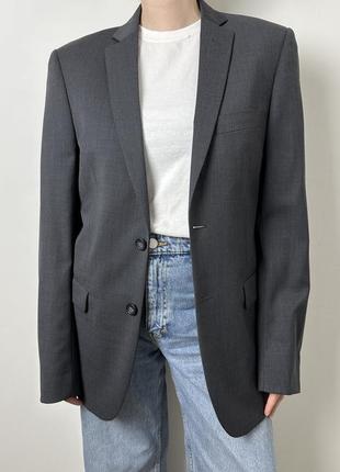 Серый классический пиджак оверсайз