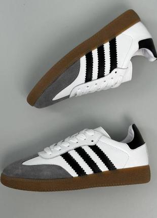 Кеды женские кожаные белые с черными полосками и серой замшей