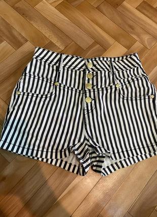 Жіночі шорти