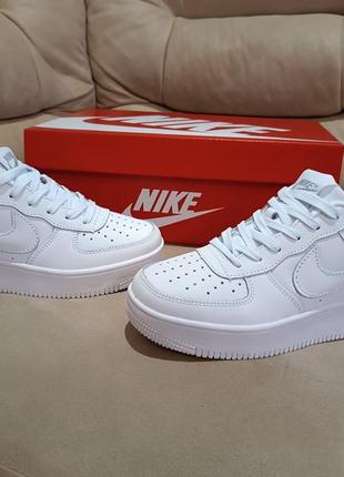 Жіночі кросівки nike air force (шкіра)3 фото