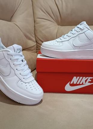 Жіночі кросівки nike air force (шкіра)6 фото