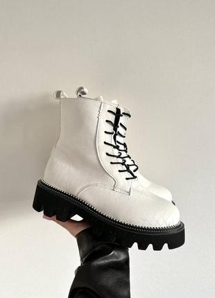 Python boots  white 36