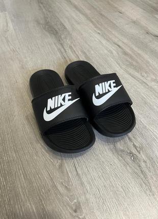 Шльопанці nike